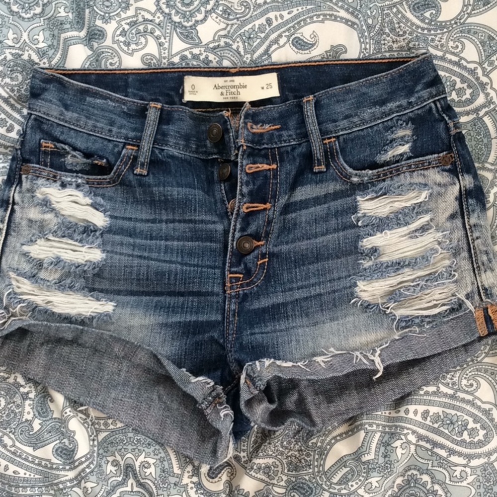 Cute Abercrombie distressed jean shorts